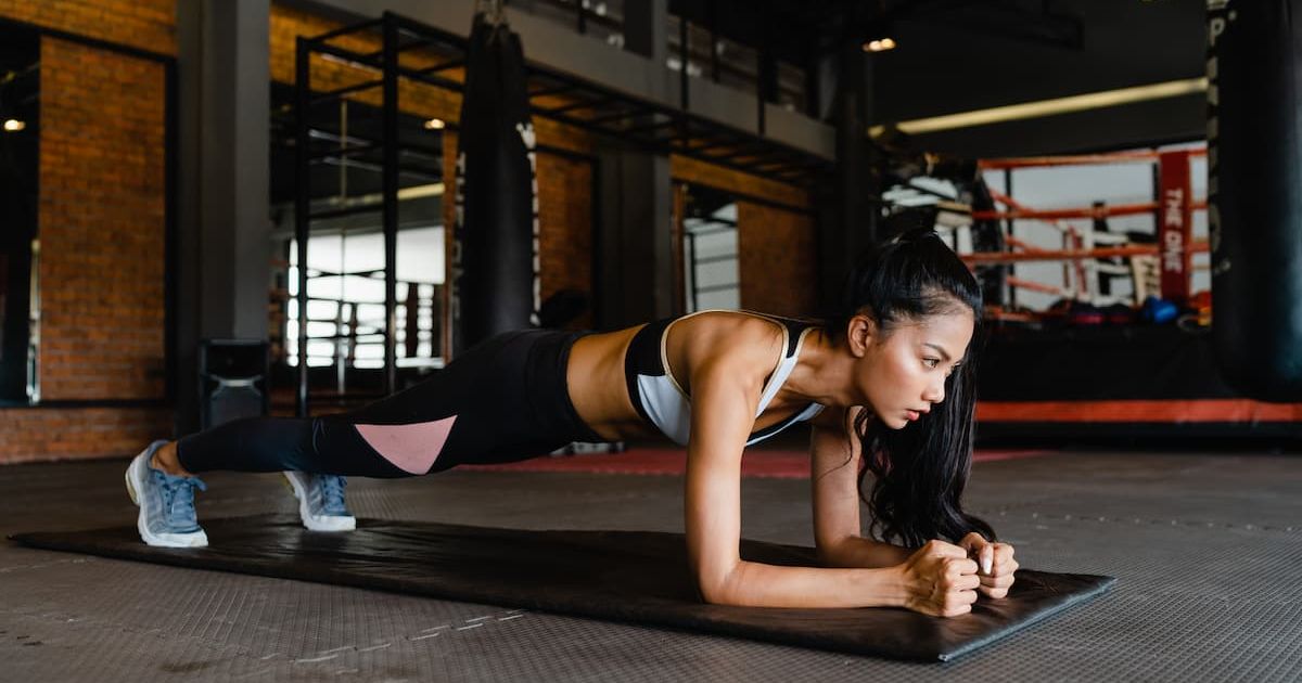Plank esercizi schiena palestra