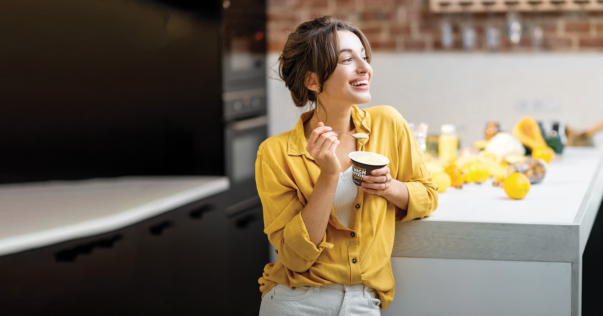 GFF Chi siamo - foto ragazza con yogurt alla vaniglia