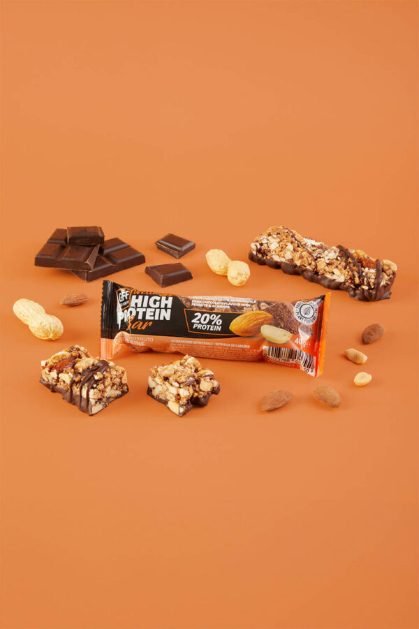 GFF barretta proteica cioccolato fondente arachidi mandorle 20% proteine ricca in proteine